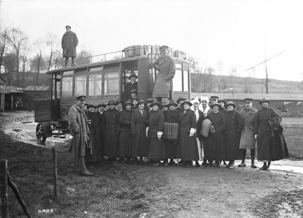 Canadian Sisters about to depart on a visit to the scenes of war, 5 January 1919. Candian Nursing Sisters Demobilization. MIKAN No. 3396830