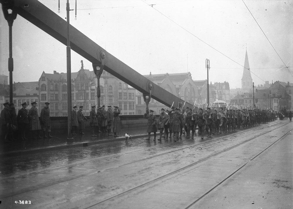 General Plumer takes the salute on the bridge at Cologne where 1st Canadian Division crossed the Rhine,13 December 1918. John Pollands Garvin. MIKAN No. 3522442