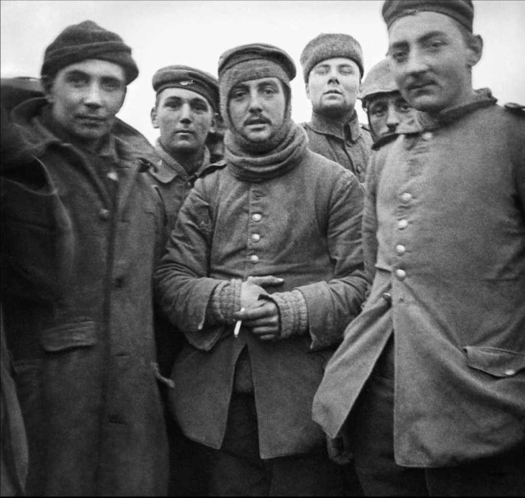 Possibly Rifleman Andrew (left) and another British soldier (third from the right, background) of the London Rifle Brigade with troops of the 104th and 106th Saxon Regiments. The German soldier second from the left is Pioneer Arno Böhme. © IWM Q 11718